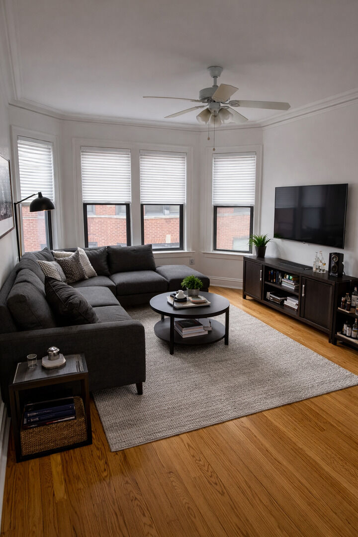 Property Photo:  6851 S Crandon Avenue 3  IL 60649 