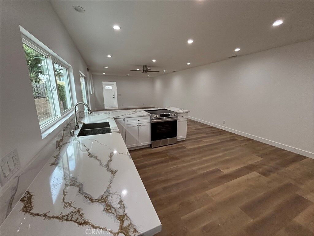 Property Photo: 620 Brittania CA 90033