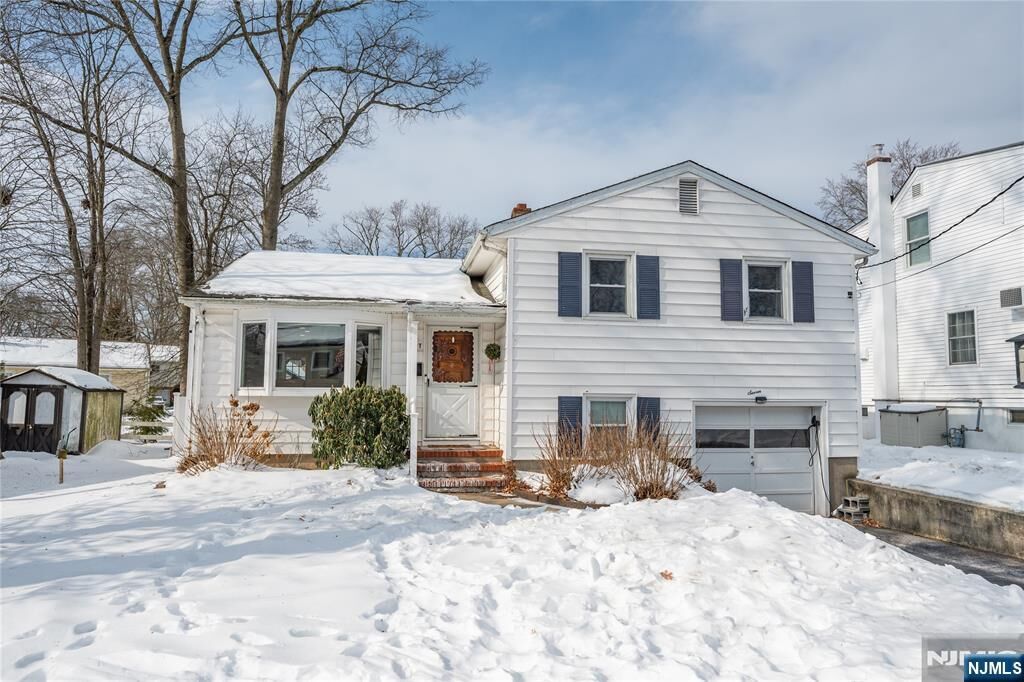 Property Photo:  7 Carlson Place  NJ 07034 