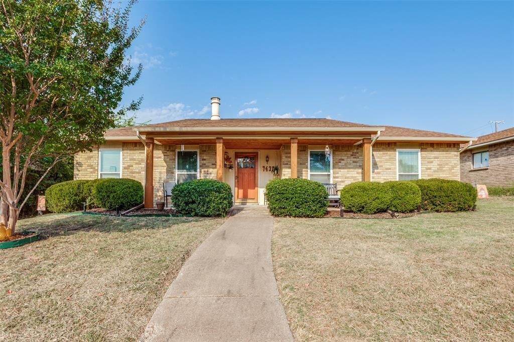 Property Photo:  7430 Cloverglen Drive  TX 75249 