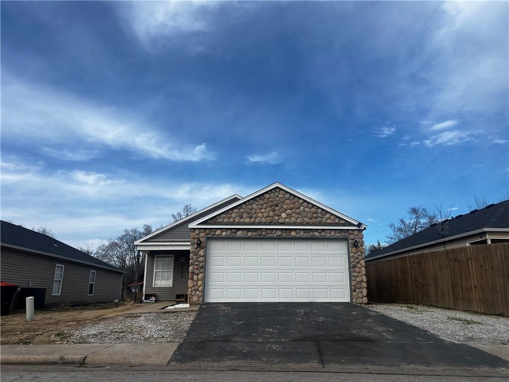 Property Photo:  723 Cascade Circle  AR 72764 