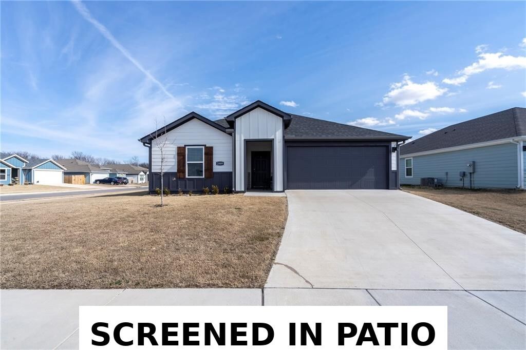 Property Photo: 2009 N Fleetwood Lane AR 72761