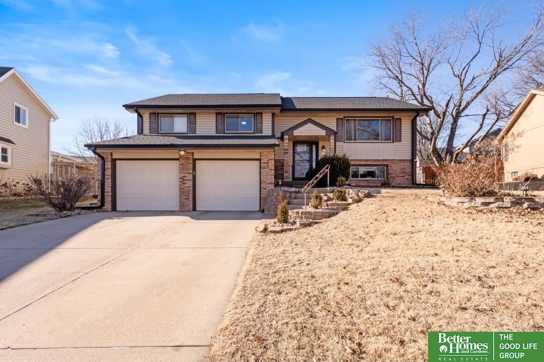 Property Photo:  902 Iron Road  NE 68046 