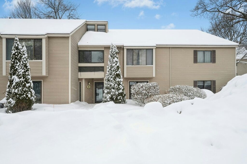 Property Photo:  6 Thayer Pond Drive 11  MA 01537 