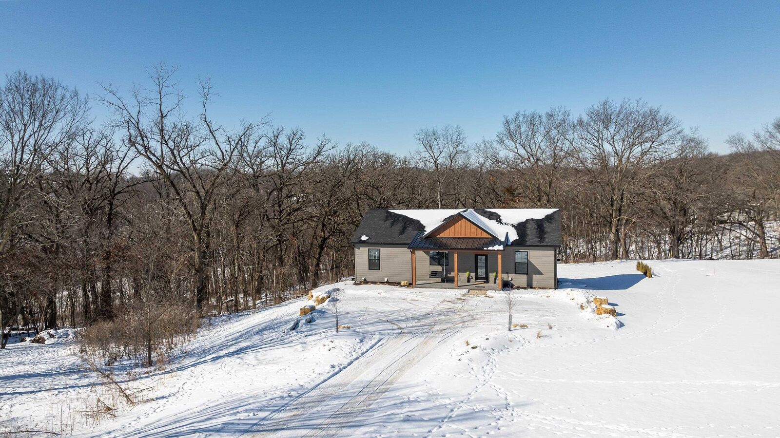 Property Photo: 5 Blue Ridge Court IL 61036