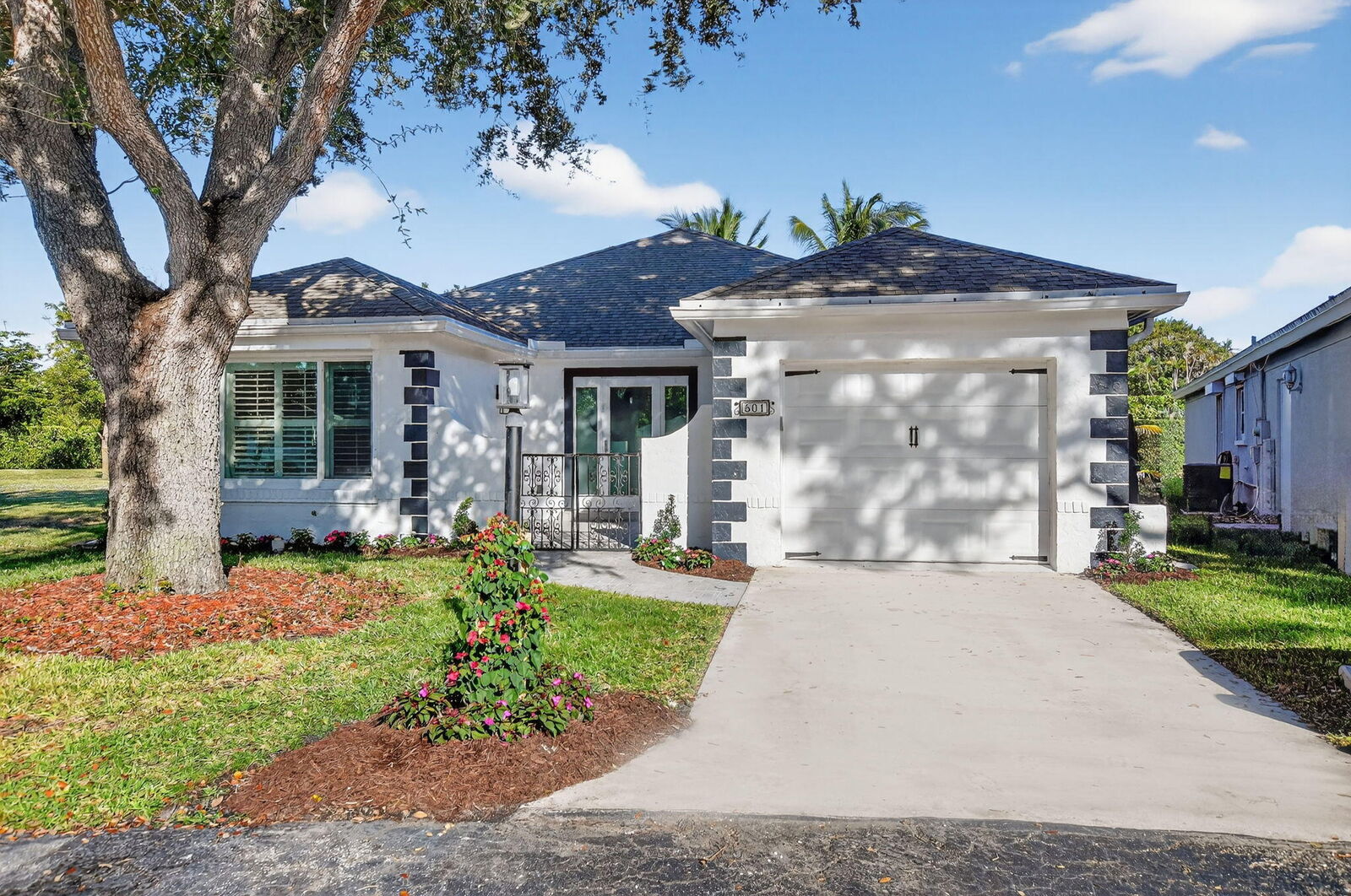 Property Photo:  501 SW 1st Street  FL 33432 