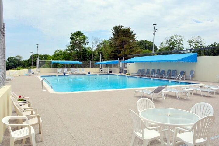 Property Photo:  400 Narragansett Parkway Nb1  RI 02888 