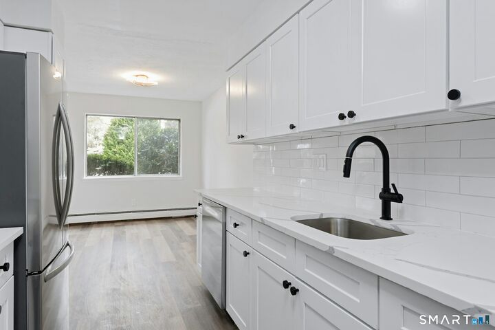 Property Photo:  154 Cold Spring Road Apt 18  CT 06905 