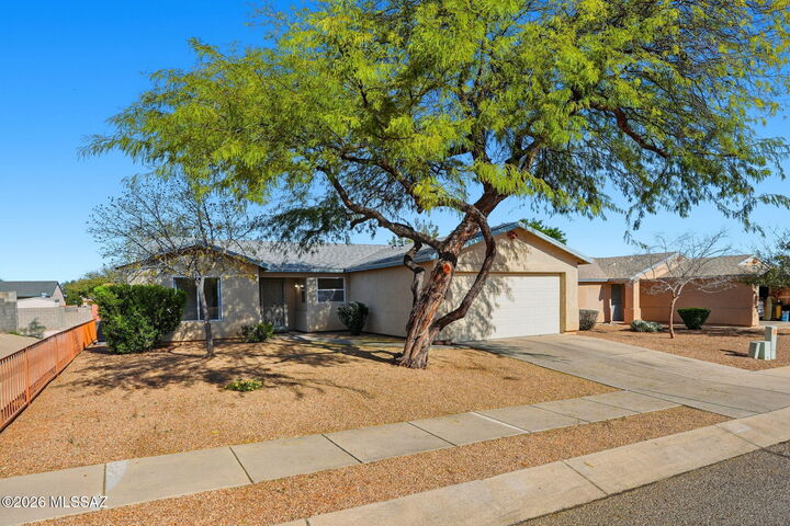 Property Photo:  8911 E Fairway Groves Drive  AZ 85730 