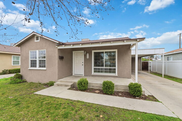 Property Photo:  915 Dairy Avenue  CA 93212 