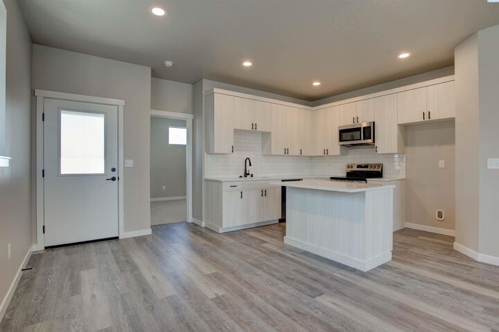 Property Photo:  3640 Nuthatch St  WA 99352 