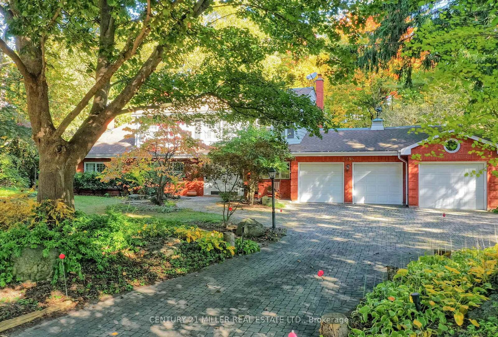 Property Photo:  1296 Cumnock Crescent  ON L6J 2N7 