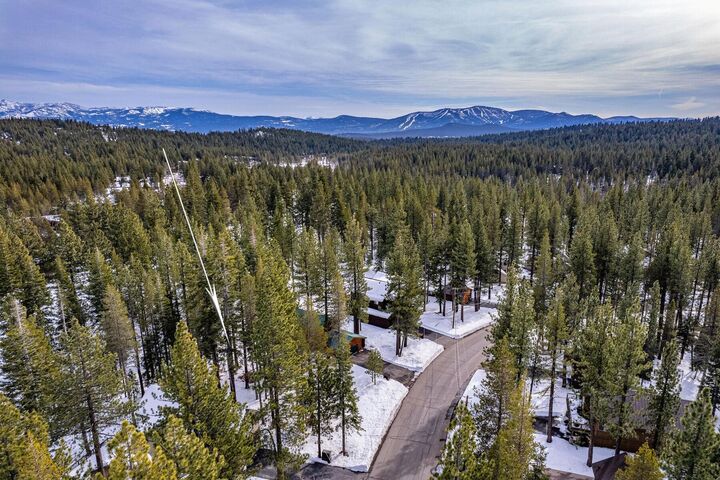 Property Photo:  13742 Skiview Loop  CA 96161 