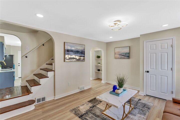 Property Photo:  407 Short Canal St  PA 15215 