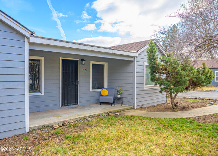 Property Photo:  10063 S Naches Rd  WA 98937 