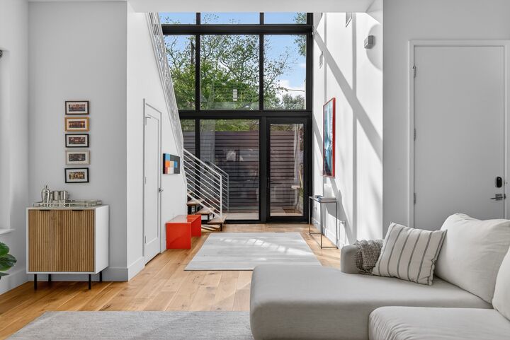 Property Photo: 1605 Chelsea Lane 1 TX 78704