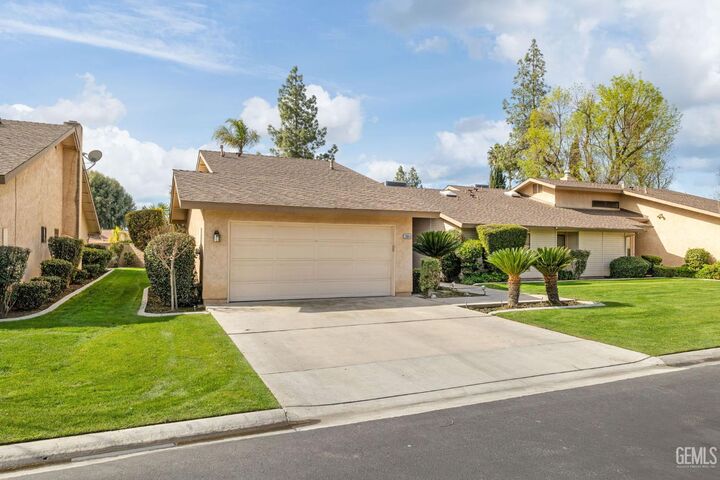 Property Photo:  2300 El Portal Drive 63  CA 93309 