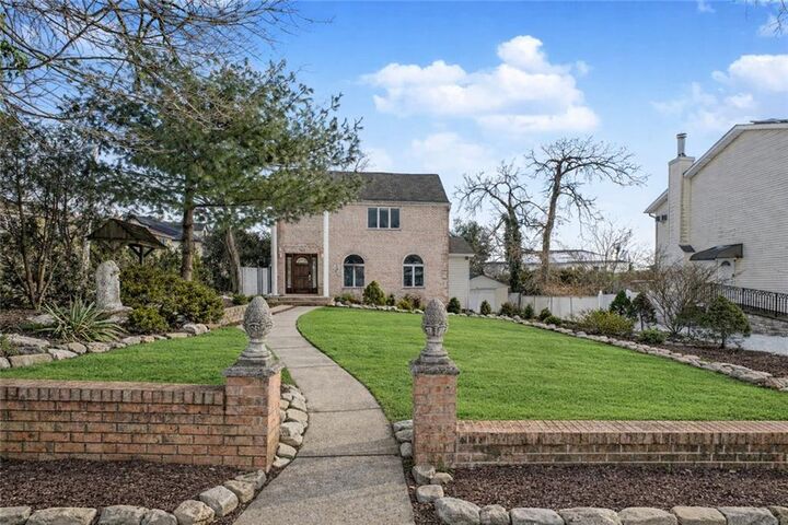 Property Photo:  163 Sprague Avenue  NY 10307 