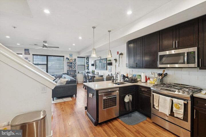 Property Photo:  1527 N 7th Street 4  PA 19122 