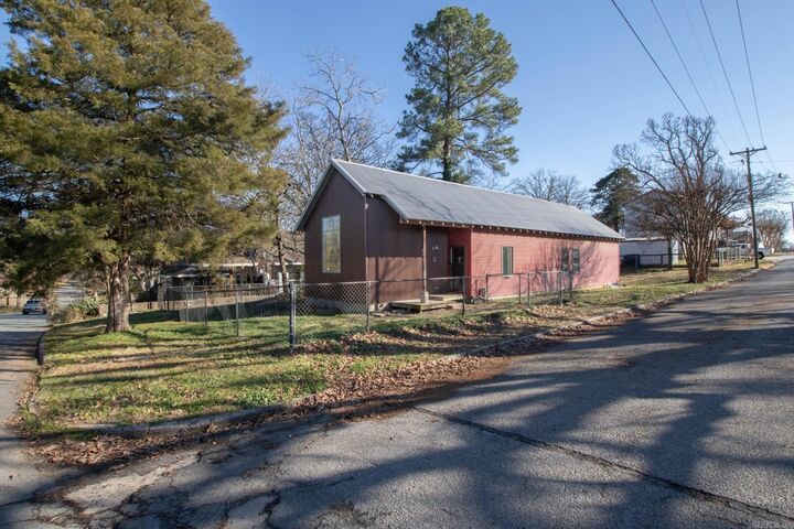 Property Photo:  2721 W Capitol Avenue  AR 72205 