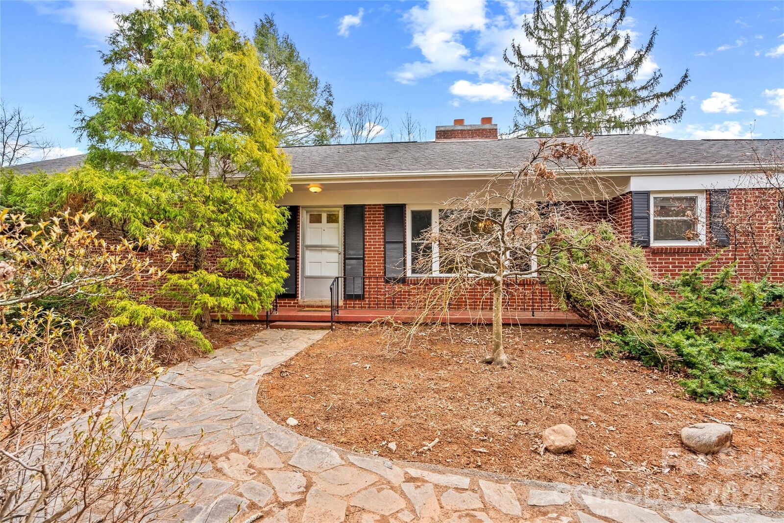 Property Photo: 474 N Main Street NC 28754