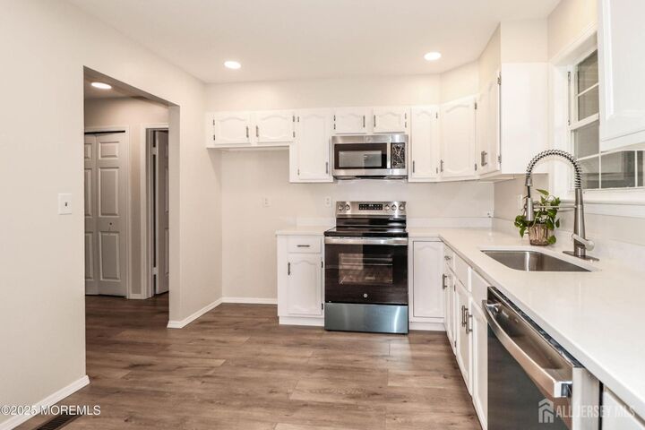 Property Photo:  8 Benjamin Franklin Drive  NJ 08831 