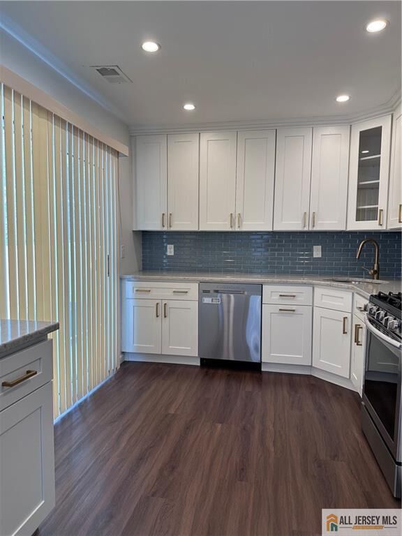 Property Photo:  12 Covington Court 12  NJ 08816 