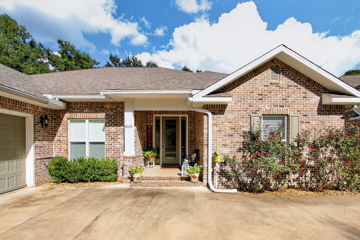 Property Photo: 4809 Grove Street FL 32539