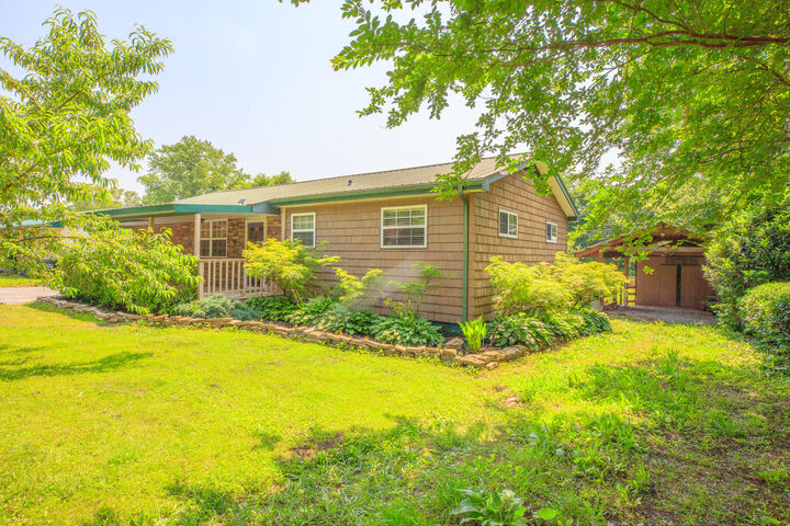 Property Photo: 252 Valley View Drive TN 37327