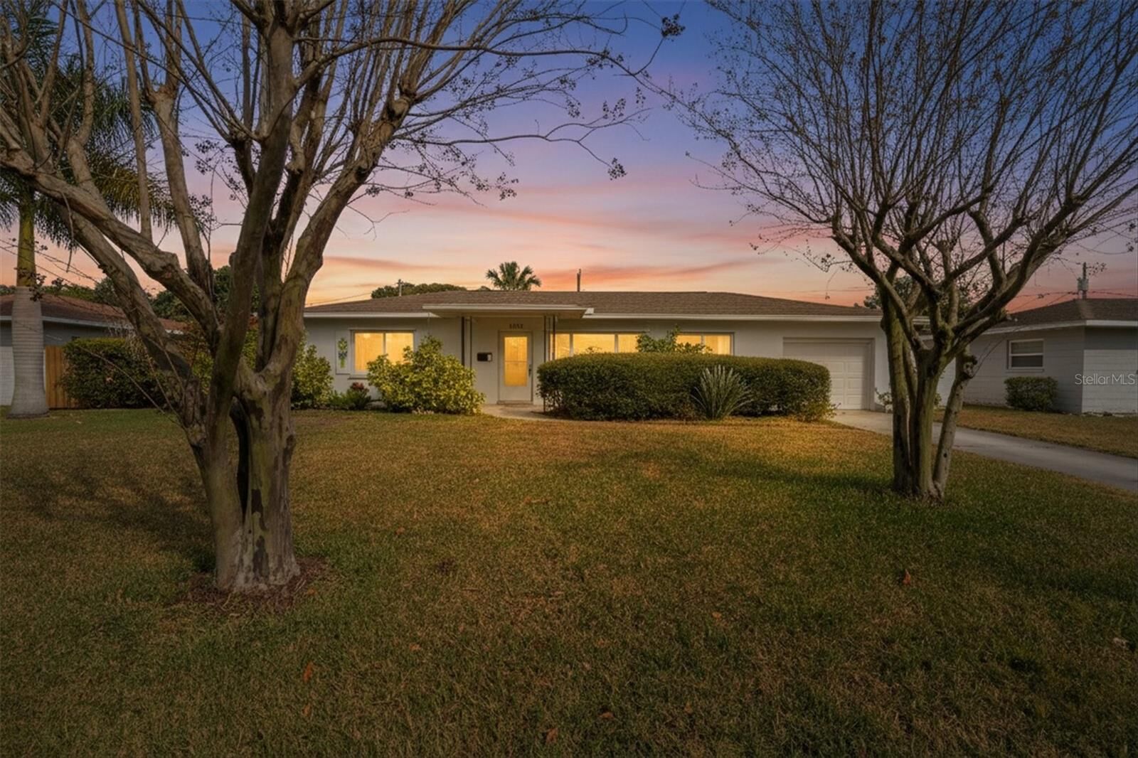 Property Photo: 1903 42nd Way N FL 33713