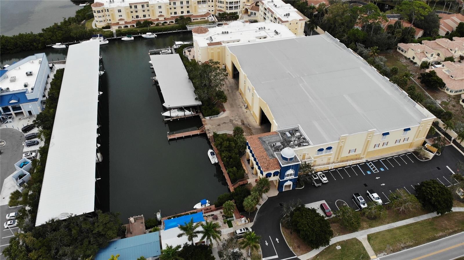 Property Photo: 570 Blackburn Point Road 26 FL 34229