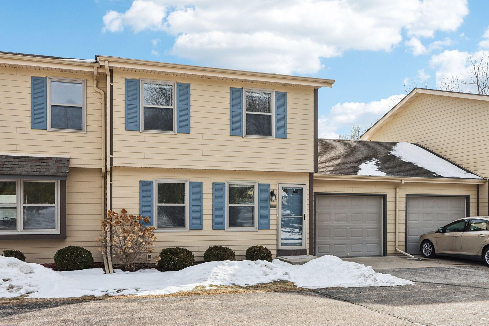 Property Photo:  402 Highland Dr B  WI 53183 
