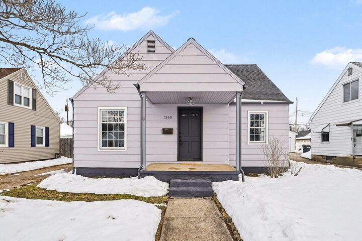 Property Photo:  1209 Mohawk Lane  MI 49085 