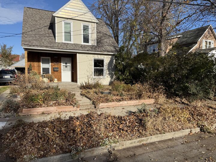 Property Photo:  1037 Lilac Court NE  MI 49503 