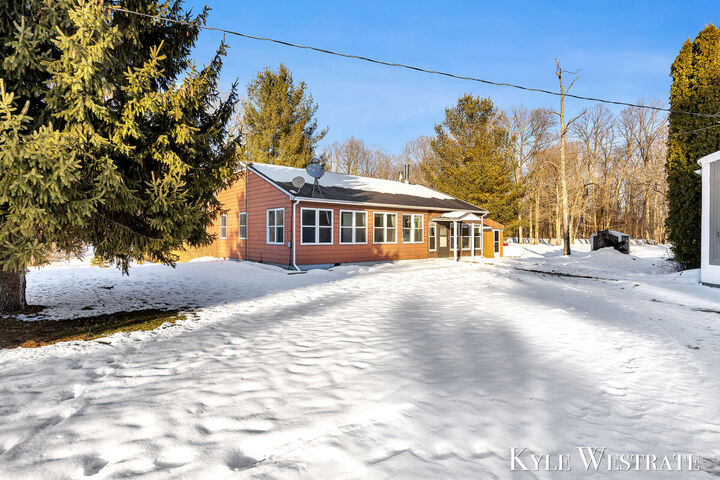 Property Photo: 10298 N 19th Street MI 49080