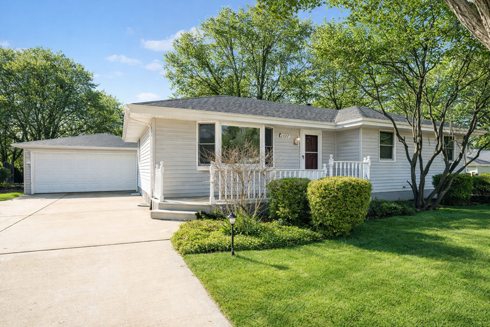 Property Photo: 1327 Timberline Drive IL 60431