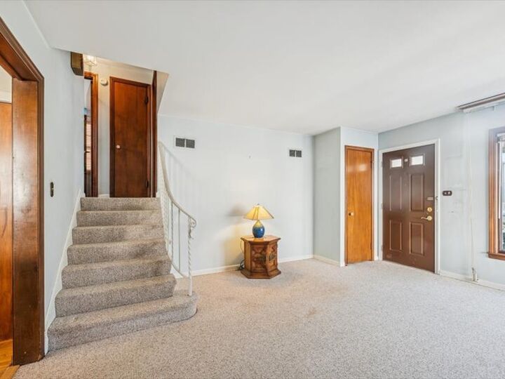 Property Photo:  2521 Hessing Street  IL 60171 