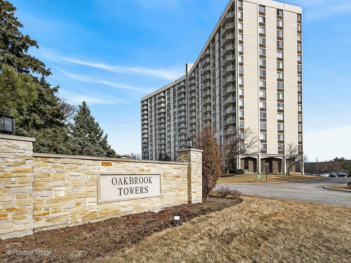 Property Photo:  40 N Tower Road 2F  IL 60523 