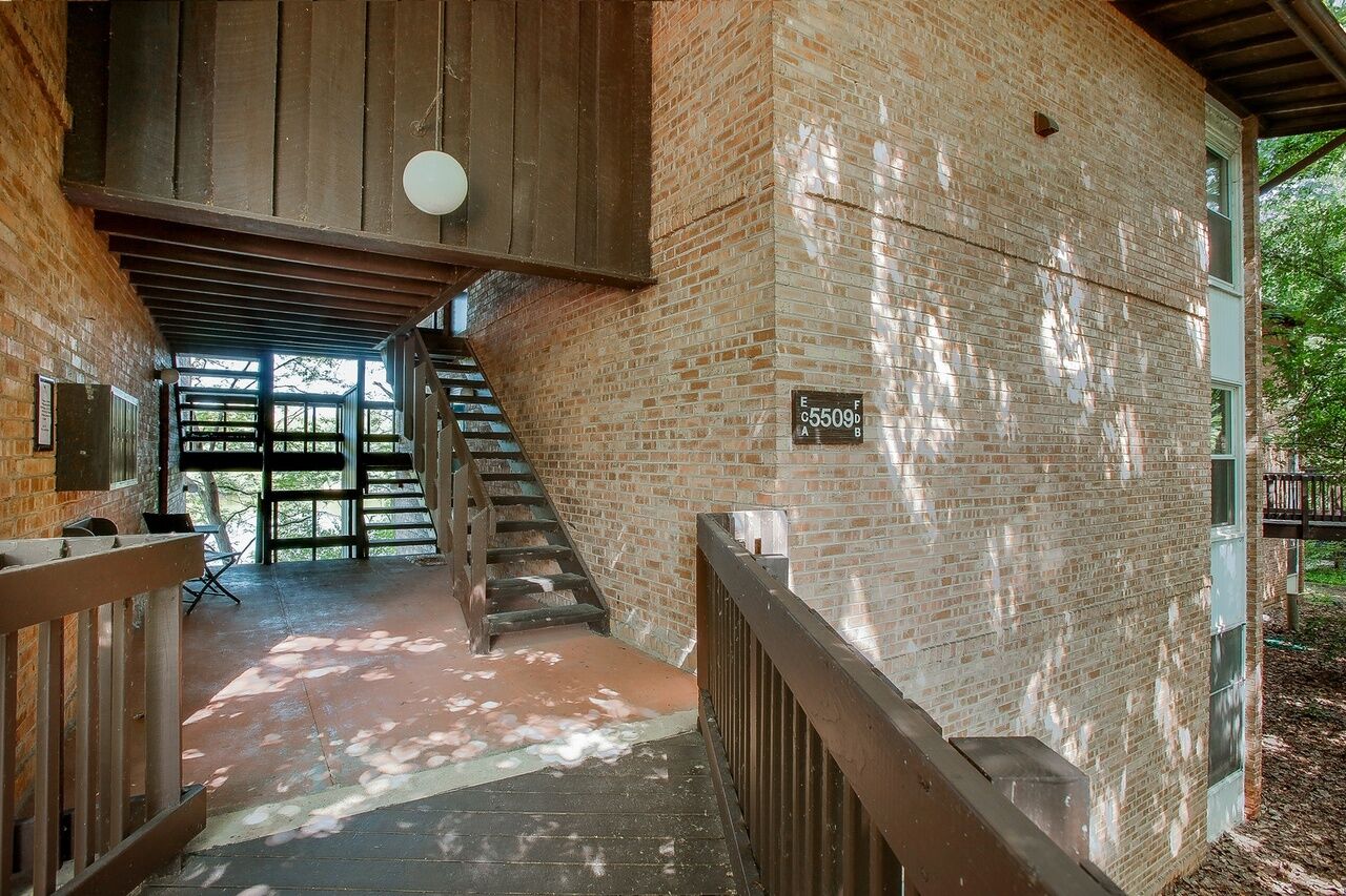 Property Photo:  5509 E Lake Drive C  IL 60532 