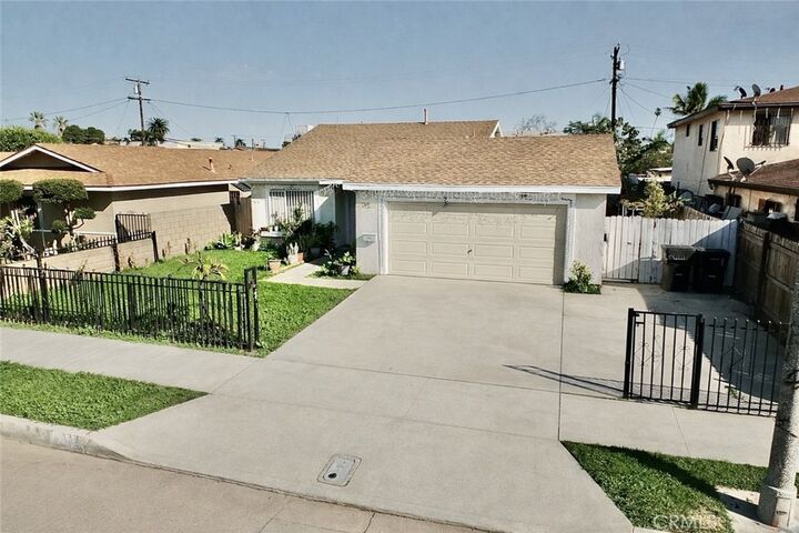 Property Photo: 1402 Olive CA 90813