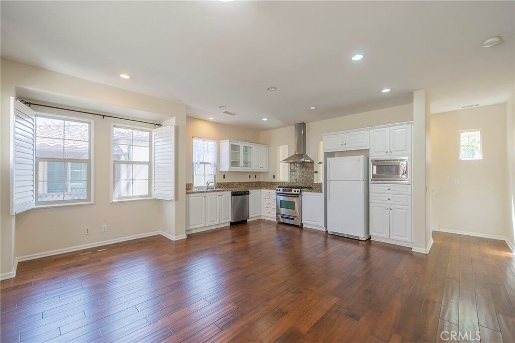 Property Photo: 56 Scarlet Bloom CA 92618