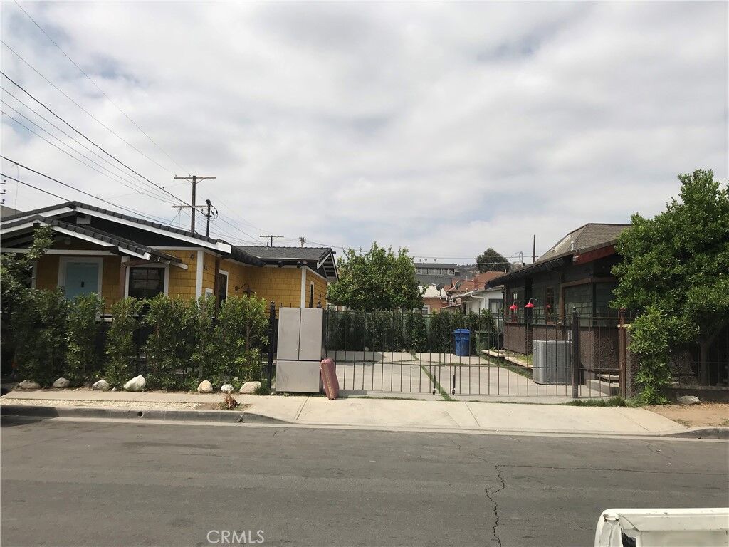 Property Photo:  514 W River Street  CA 90065 