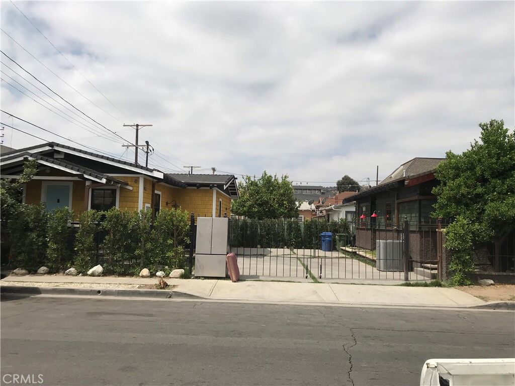 Property Photo:  514 W River Street  CA 90065 