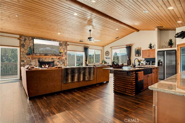 Property Photo:  806 Brentwood  CA 92352 