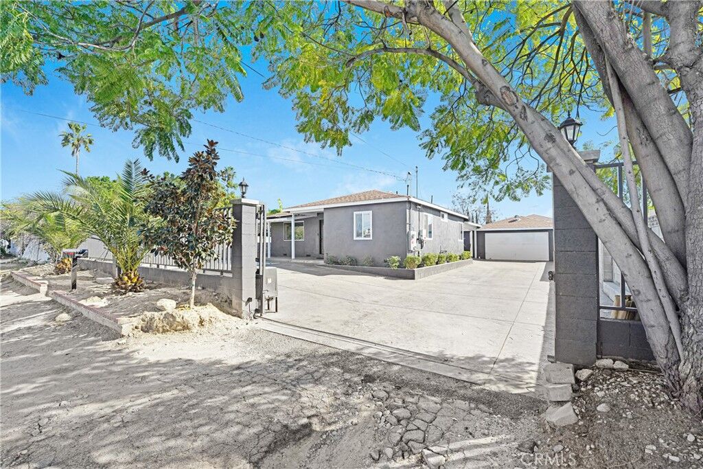 Property Photo:  11068 Penrose Street  CA 91352 