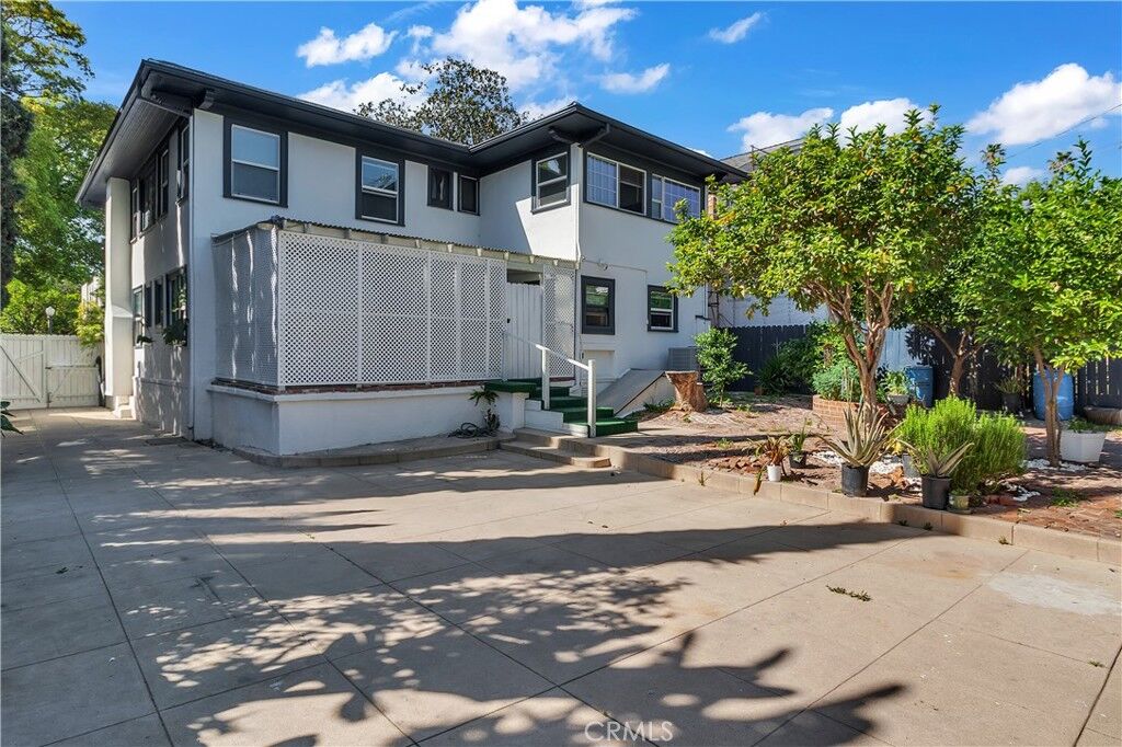 Property Photo:  1434 N Genesee Avenue  CA 90046 