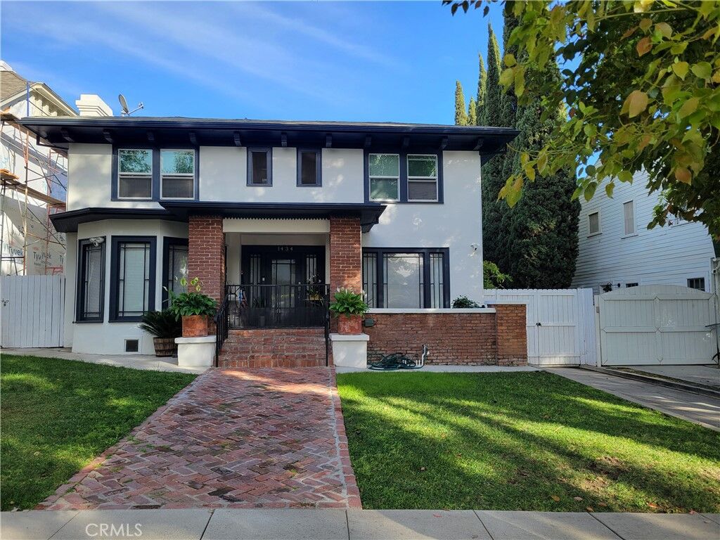 Property Photo: 1434 N Genesee Avenue CA 90046