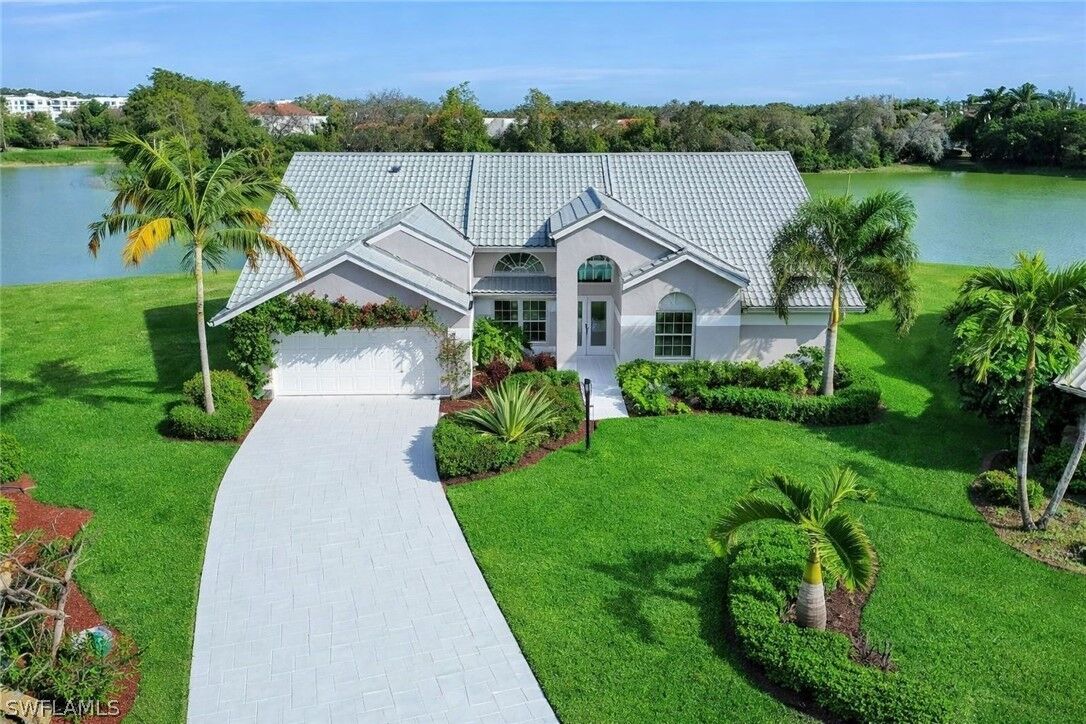 Property Photo:  7208 Country Lake Circle  FL 34104 