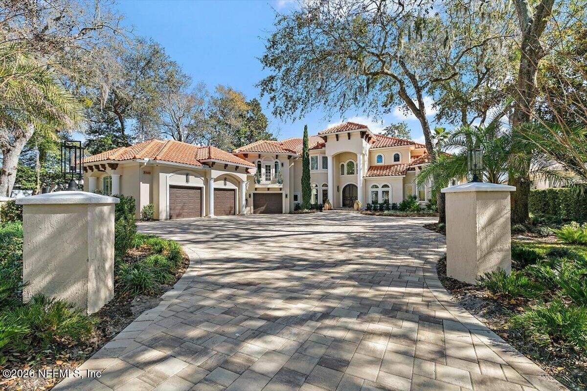 Property Photo:  821 Queens Harbor Boulevard  FL 32225 