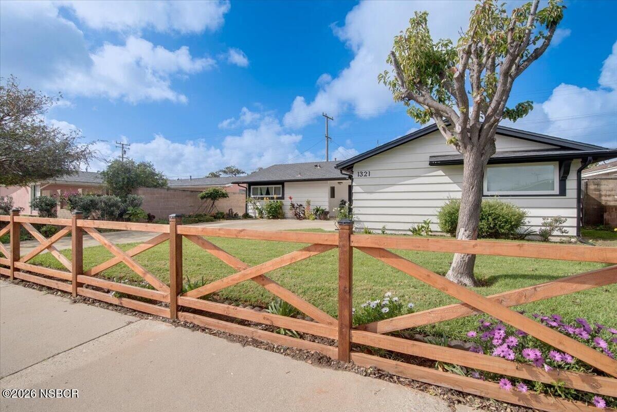 Property Photo:  1321 Orchid Street  CA 93436 
